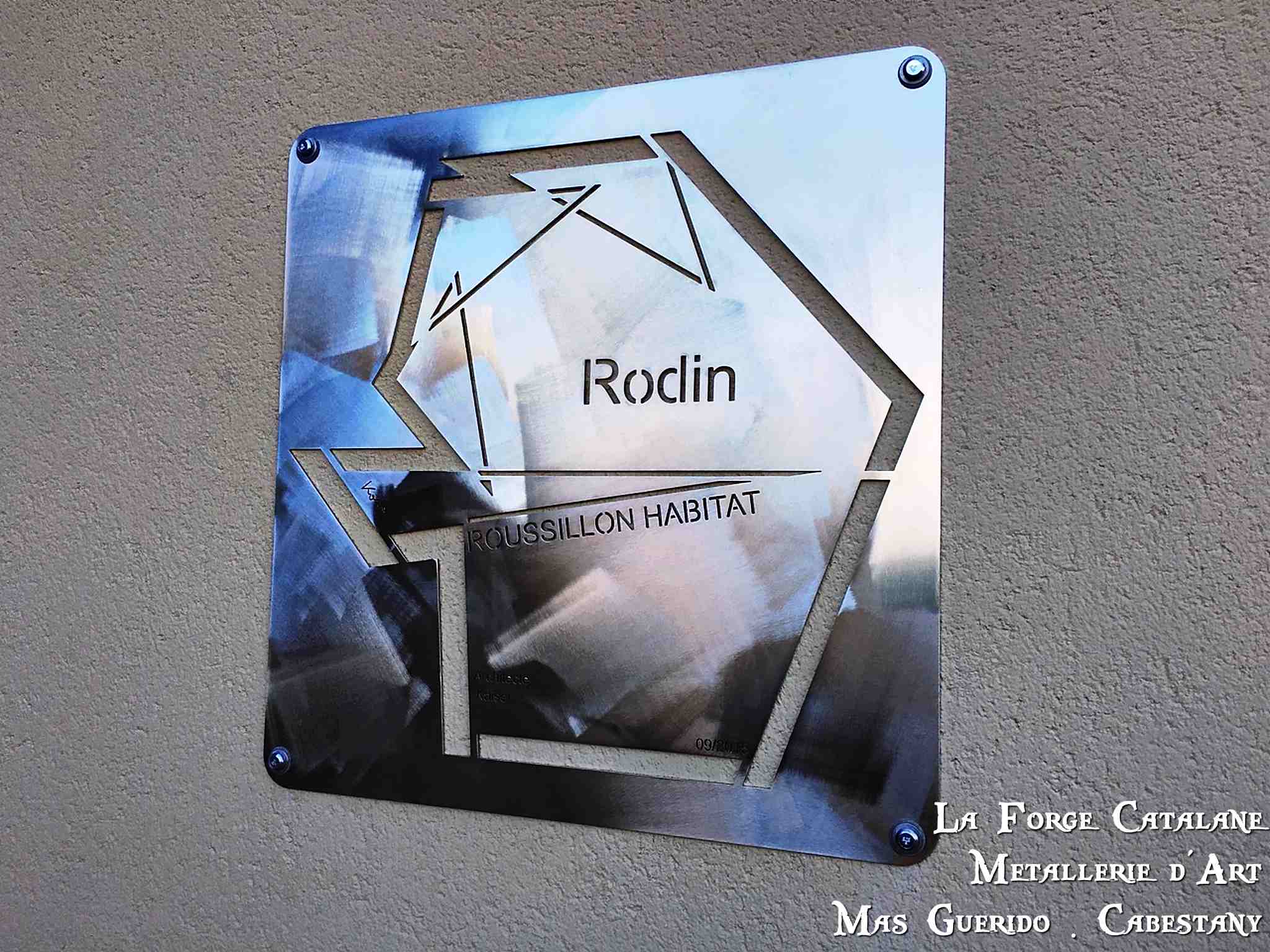 tole avec motif decoupe au laser forge catalane.jpg